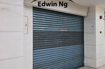 Kompleks Bukit Jambul Shop Lot For Sale, Selling with Tenancy