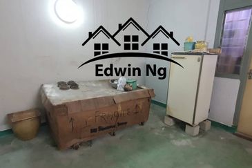 2 Storey Terrace House @ Gurney Area, Lorong Birch, Georgetown FOR RENT