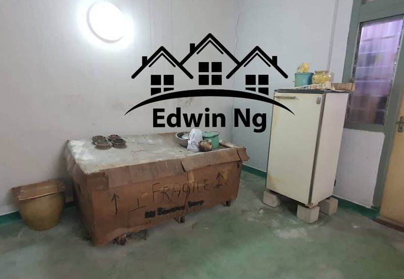 2 Storey Terrace House @ Gurney Area, Lorong Birch, Georgetown FOR RENT