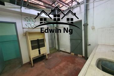 2 Storey Terrace House @ Gurney Area, Lorong Birch, Georgetown FOR RENT
