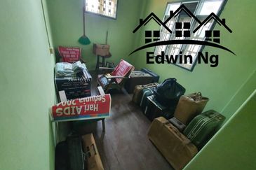 2 Storey Terrace House @ Gurney Area, Lorong Birch, Georgetown FOR RENT