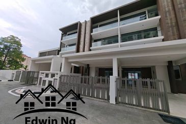 Hinai Heights Luxury Duplex Villa at Tanjung Bungah, Low Density, CCC Obaintaned, 