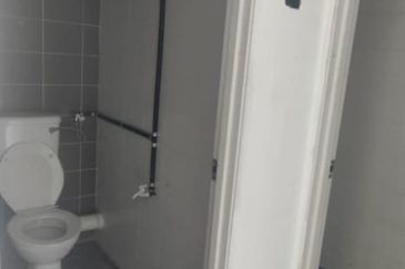 First Floor Shoplot, BL Business Centre, Ayer Itam, Facing Main Road