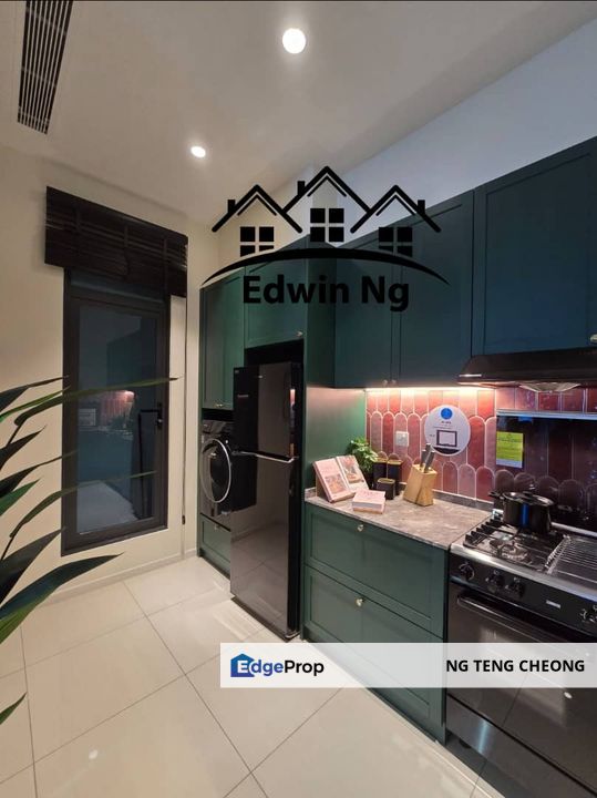 Exclusive Living, QUEENS RESIDENCES Q3 Seafront Condominium @ Queens Waterfront, Bayan Indah, FREEHOLD, Penang, Sungai Nibong