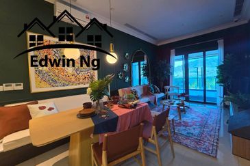 Queens Residences @ Queens Waterfront