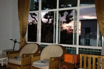 3 Storey Terrace House, Fully Furnished & Renovated at Shamrock Beach Villa, Batu Ferringhi