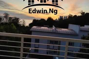 3 Storey Terrace House, Fully Furnished & Renovated at Shamrock Beach Villa, Batu Ferringhi