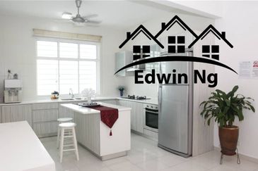 3 Storey Terrace House, Fully Furnished & Renovated at Shamrock Beach Villa, Batu Ferringhi