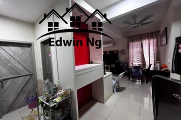 Fully Furnished & Renovated Upper Unit Townhouse at Raintree Park 1, Pearl City, Simpang Ampat