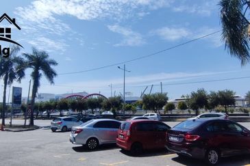 Krystal Point Commercial Centre