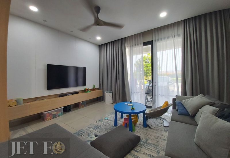 Lucent Residence @ twentyfive.7