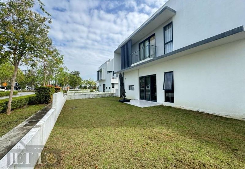 Lucent Residence @ twentyfive.7