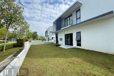 Lucent Residence @ twentyfive.7