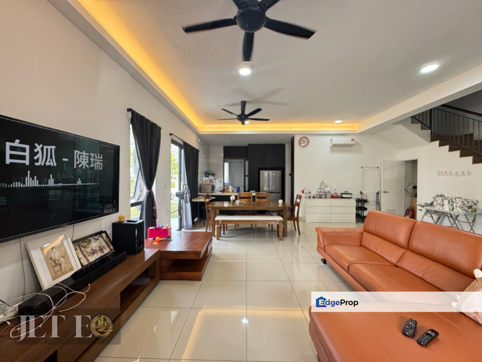 Fully Furnished and renovated with kitchen cabinet build in condition, Selangor, Kota Kemuning