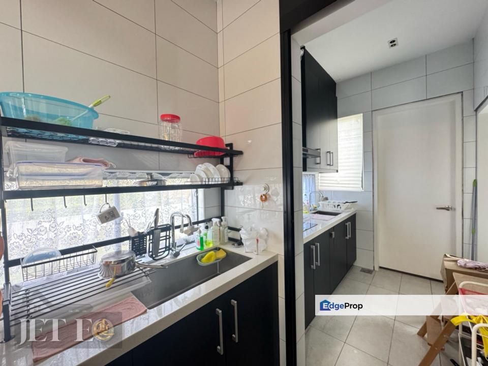 Fully Furnished and renovated with kitchen cabinet build in condition, Selangor, Kota Kemuning