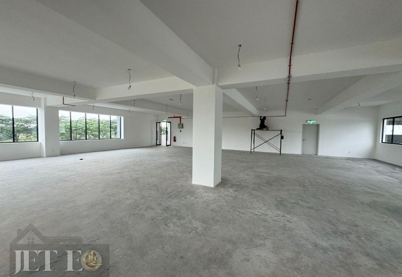 Corner Unit Facing Main Road Se.Ruang Square
