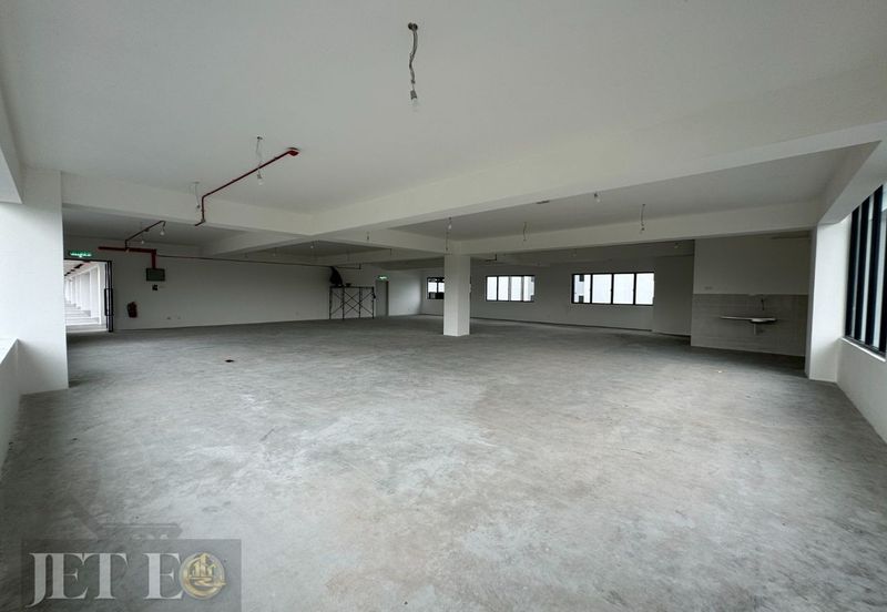 Corner Unit Facing Main Road Se.Ruang Square