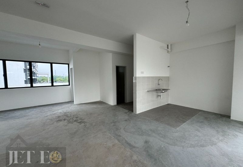 Corner Unit Facing Main Road Se.Ruang Square