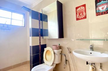 Taman Kingfisher Detached House | Bungalow | 1 Borneo Mall | UMS | KK | Sabah For Sale