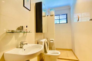 Taman Kingfisher Detached House | Bungalow | 1 Borneo Mall | UMS | KK | Sabah For Sale