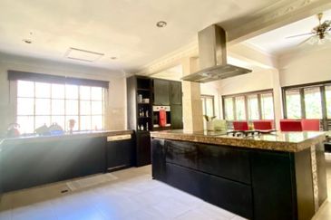 Taman Kingfisher Detached House | Bungalow | 1 Borneo Mall | UMS | KK | Sabah For Sale