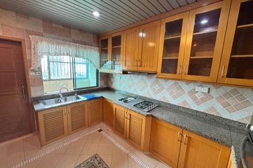 THE PEAK CONDOMINIUM