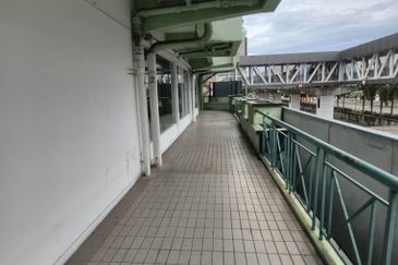 Api Api Center | 1st Floor Corner Lot | Waterfront | Centrepoint | KK | Sabah For Rent