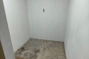 Api Api Center | 1st Floor Corner Lot | Waterfront | Centrepoint | KK | Sabah For Rent