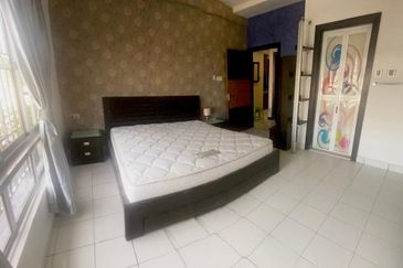 Api-Api Apartment