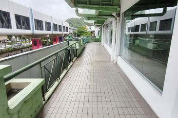 Api Api Center | 1st Floor Corner Lot | Waterfront | Centrepoint | KK | Sabah For Rent