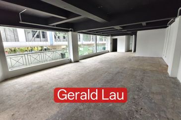 Api Api Center | 1st Floor Corner Lot | Waterfront | Centrepoint | KK | Sabah For Rent