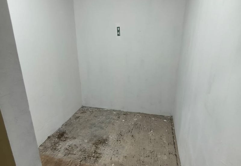 Api Api Center | 1st Floor Corner Lot | Waterfront | Centrepoint | KK | Sabah For Rent