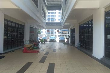 Benoni Corner Shop | Two Floors | Cafe | Restaurants | Grocery | Papar | Sabah For Sale