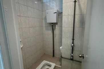 COLONNADE CONDOMINIUM