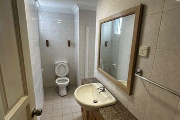 COLONNADE CONDOMINIUM