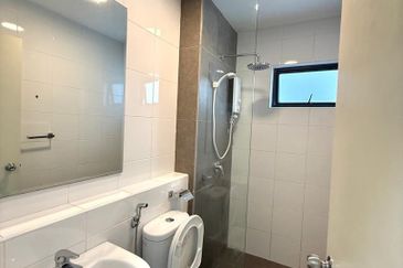 Raja Udang Kingfisher | Bungalow | Kingfisher | UMS | Kota Kinabalu | Sabah For Sale