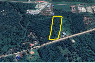 Beaufort Road Side Land Along Pan Borneo 