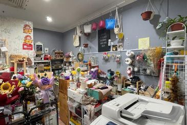  Shop-lot in Central Shopping Plaza | Jalan Banjaran | KK | Sabah For Sale