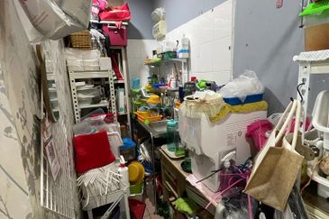  Shop-lot in Central Shopping Plaza | Jalan Banjaran | KK | Sabah For Sale