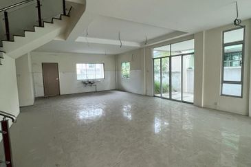 TAMAN BUKIT HIJAU (GREEN HILL PARK)