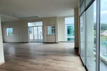 TAMAN BUKIT HIJAU (GREEN HILL PARK)