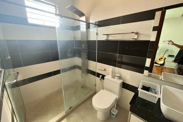 CL99 Kingfisher Park Phase 4 Semi-D House ( Fully Furnished) For Sale