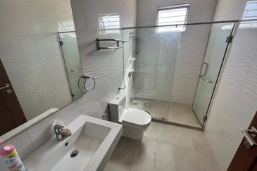 CL99 Kingfisher Park Phase 4 Semi-D House ( Fully Furnished) For Sale