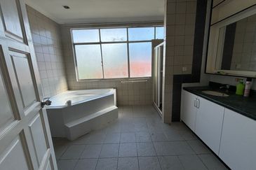 CL999 Taman Shangrila Heights Bungalow | Tanjung Aru Beach | KKIA | KK | Sabah For Sale