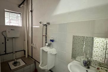 Double storey shoplot | Intermediate unit | Luyang perdana | KK | Sabah For Sale