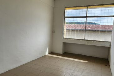 Sri Kemajuan Inanam Light Industry 3 Storey Corner | Block B | KK | Sabah For Sale or For Rent