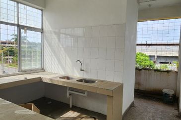 Sri Kemajuan Inanam Light Industry 3 Storey Corner | Block B | KK | Sabah For Sale or For Rent