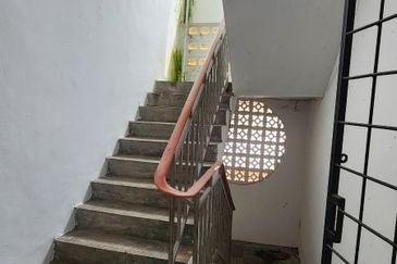 Sri Kemajuan Inanam Light Industry 3 Storey Corner | Block B | KK | Sabah For Sale or For Rent