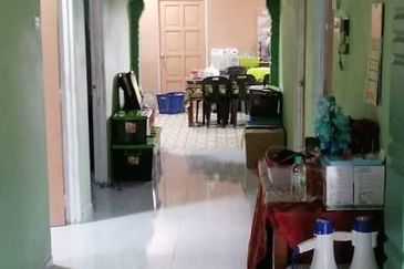 Tanah Dusun Banyak Pokok Buah dan Banglo Geran Individu Tepi Jalan Besar 