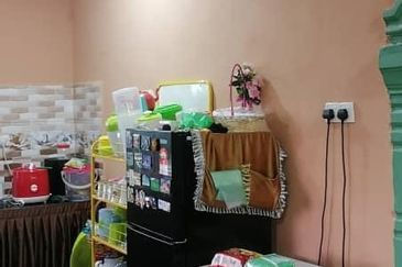 Tanah Dusun Banyak Pokok Buah dan Banglo Geran Individu Tepi Jalan Besar 